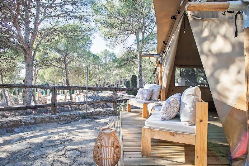 Camping Castell Montgri **** أولاستارتيت المظهر الخارجي الصورة
